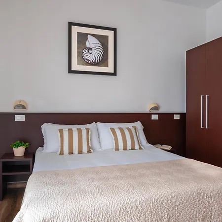Carmen Hotel 2*