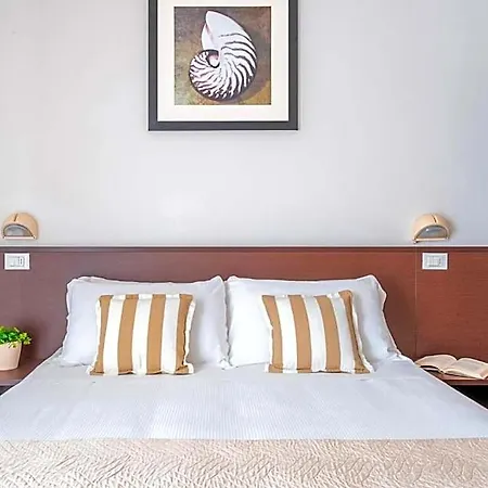Carmen Hotel 2*