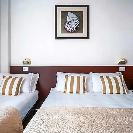Carmen Hotel 2*