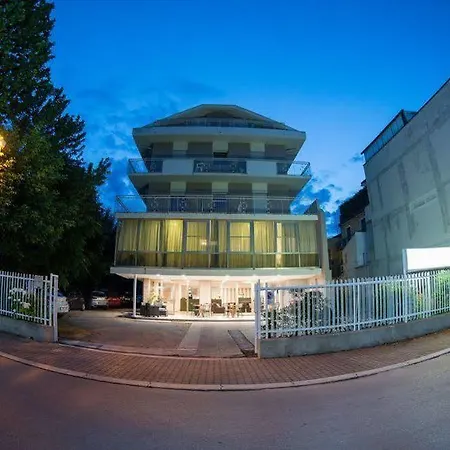 Carmen Otel